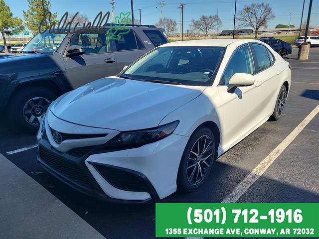 Used 2024 Toyota Camry SE image 1