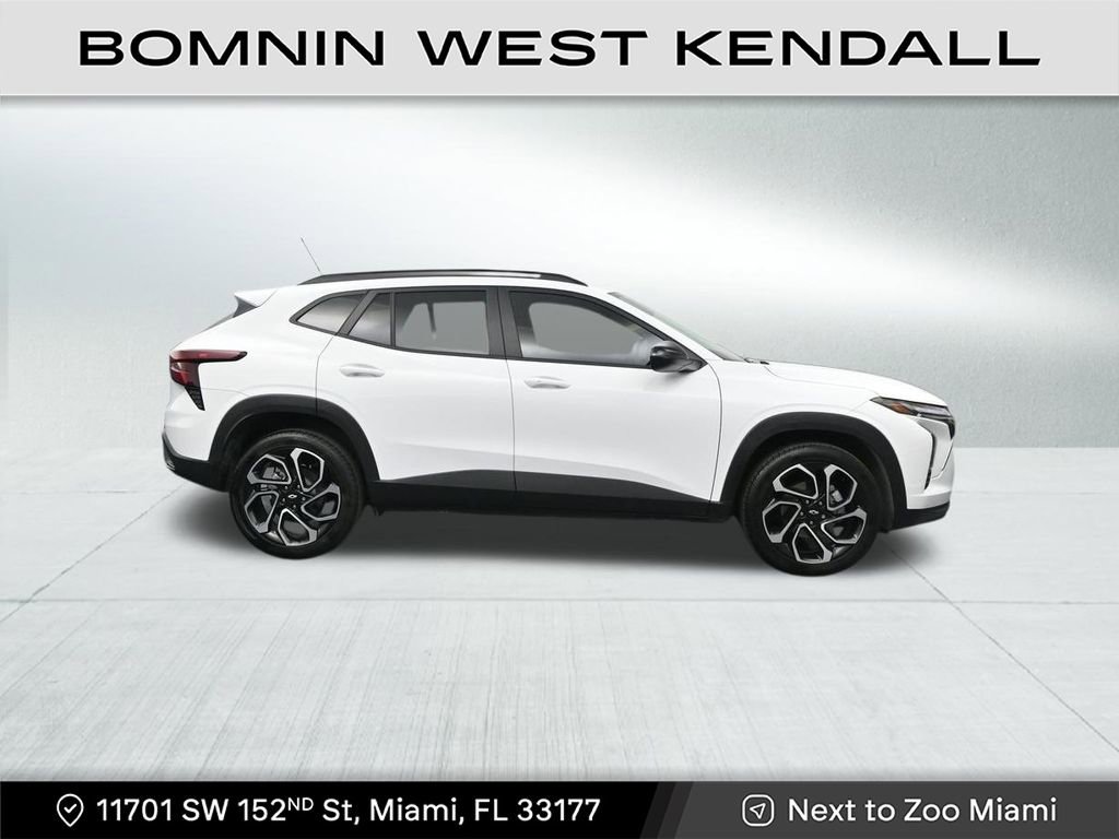 Used 2025 Chevrolet Trax RS w/ Sunroof Package image 6