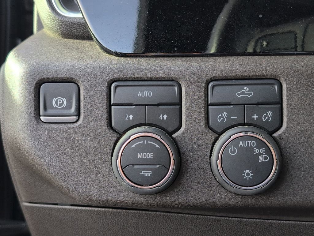 Used 2025 Chevrolet Silverado 1500 LT AWD/4WD image 24