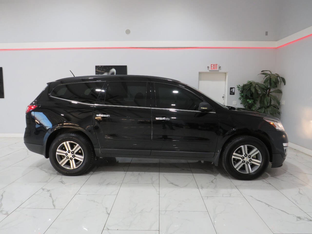 Used 2016 Chevrolet Traverse LT w/ Traveler's Package image 2
