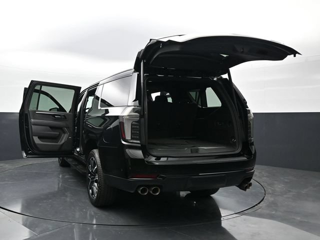 Used 2025 Chevrolet Suburban RST w/ Comfort Package AWD/4WD image 46