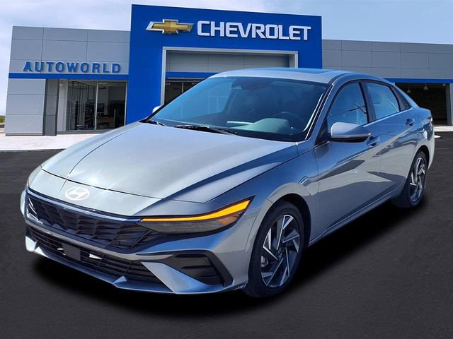 Used 2025 Hyundai Elantra Limited image 3