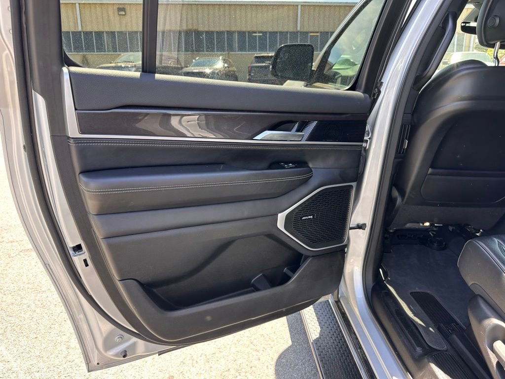 Used 2024 Jeep Wagoneer L 4WD image 25