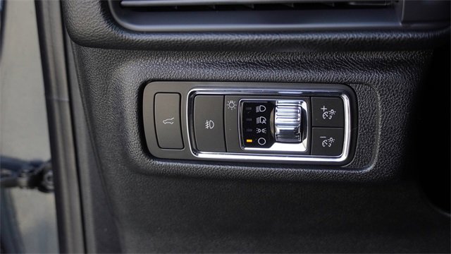 Used 2020 Lincoln Corsair Reserve w/ Equipment Group 201A image 22