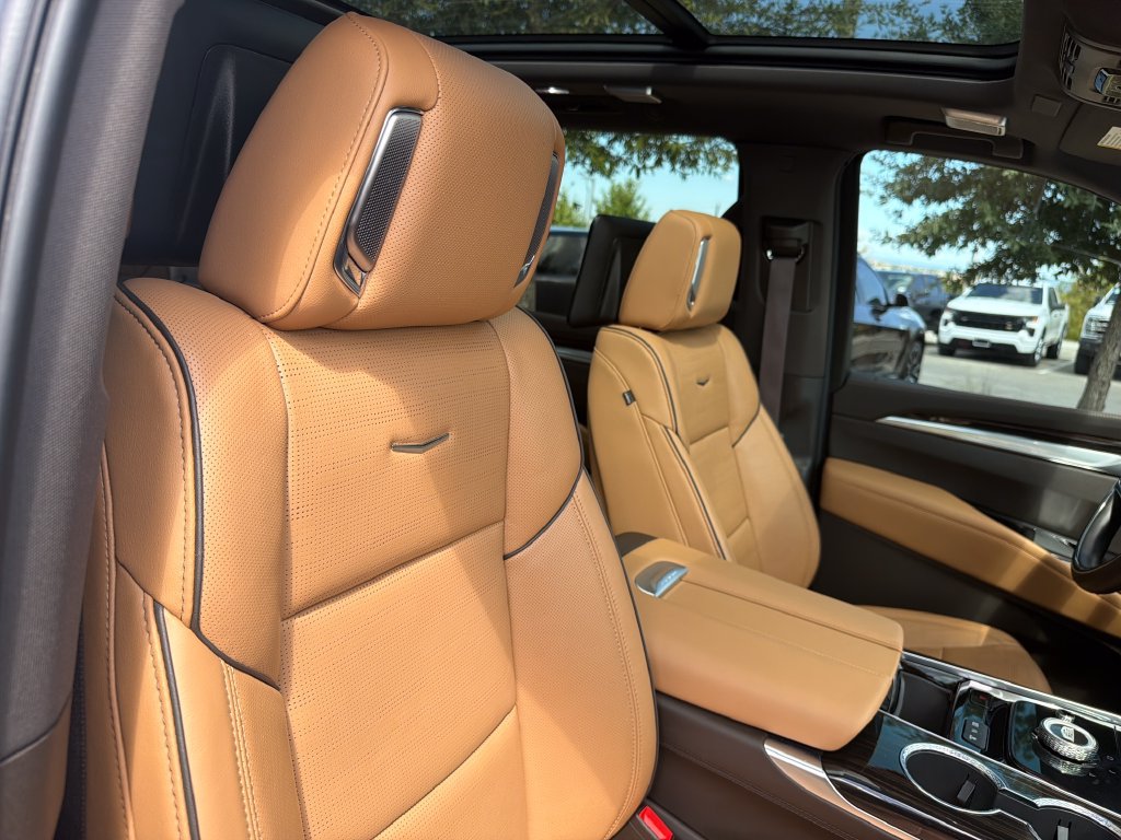 Used 2026 Cadillac Escalade ESV Luxury AWD/4WD image 42