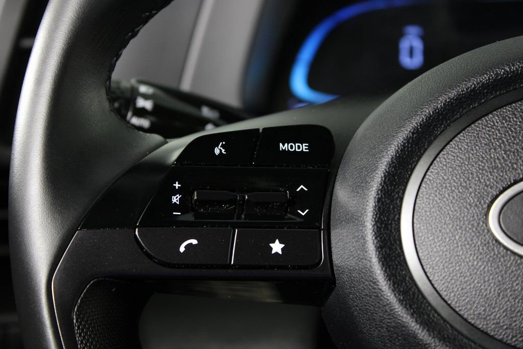 Certified 2025 Hyundai Elantra Sport image 23