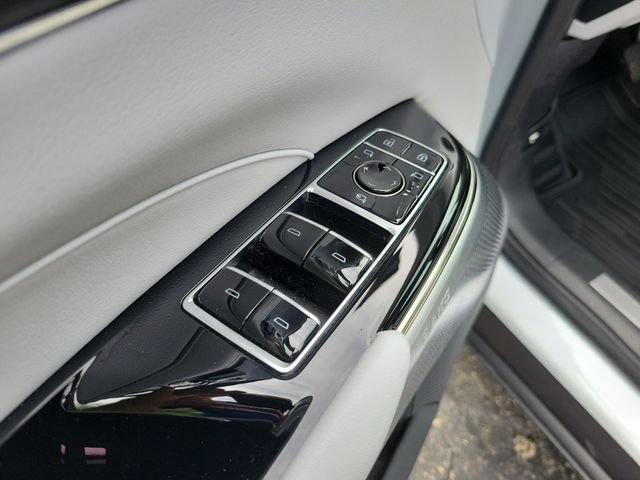 Certified 2024 Cadillac Lyriq Luxury AWD/4WD image 23