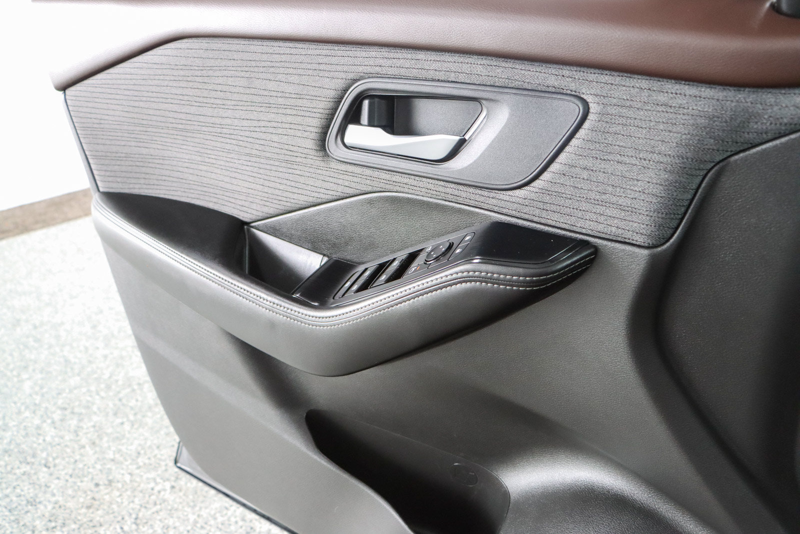 Used 2023 Nissan Rogue SV FWD image 21