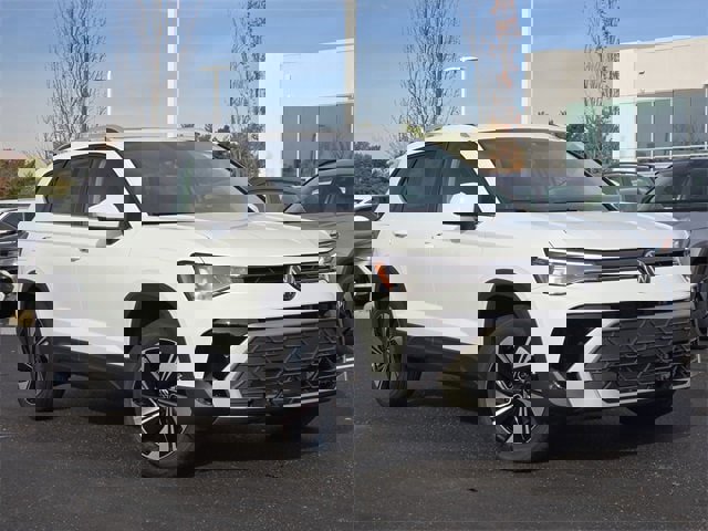 New 2026 Volkswagen Taos SE AWD/4WD image 2