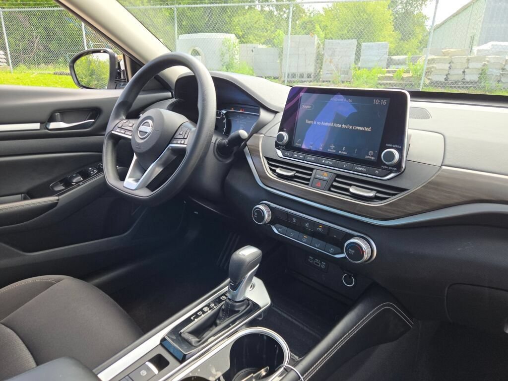 Used 2023 Nissan Altima 2.5 SV AWD/4WD image 6