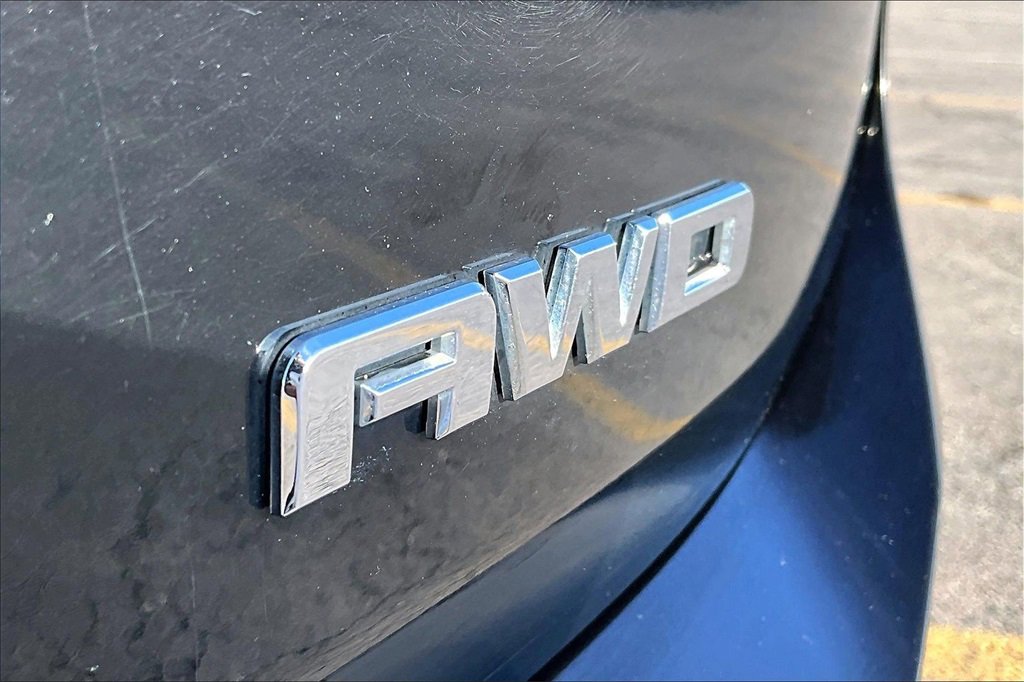 Used 2021 GMC Terrain SLT image 8