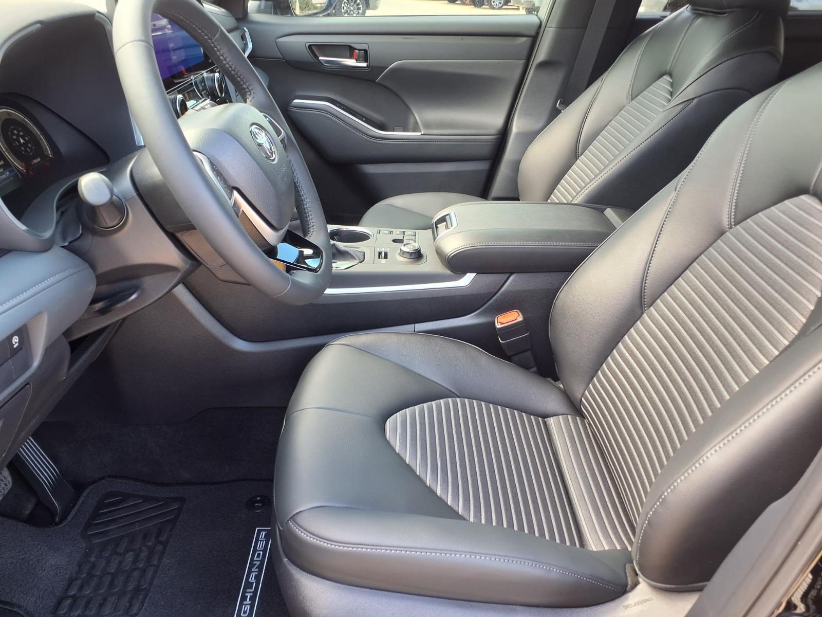 New 2026 Toyota Highlander XSE AWD/4WD image 12