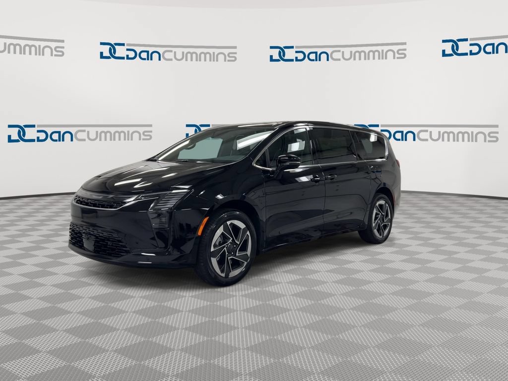 New 2027 Chrysler Pacifica Limited w/ Family Tech Group AWD/4WD image 4