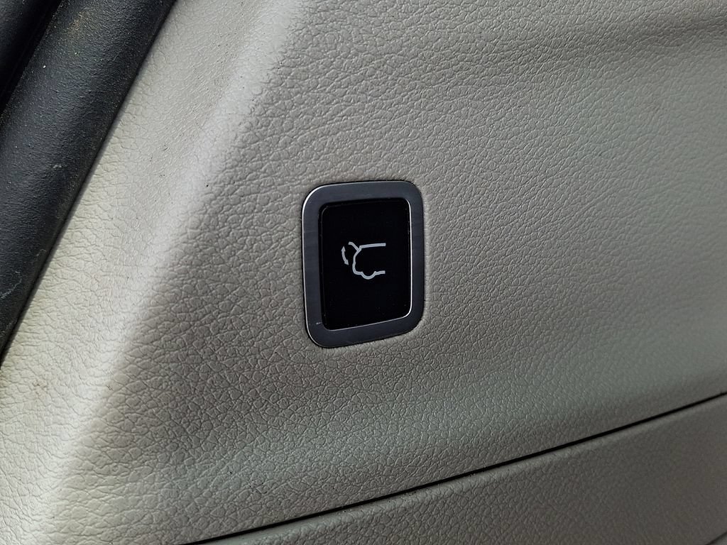 Used 2018 Chrysler Pacifica Touring-L FWD image 32