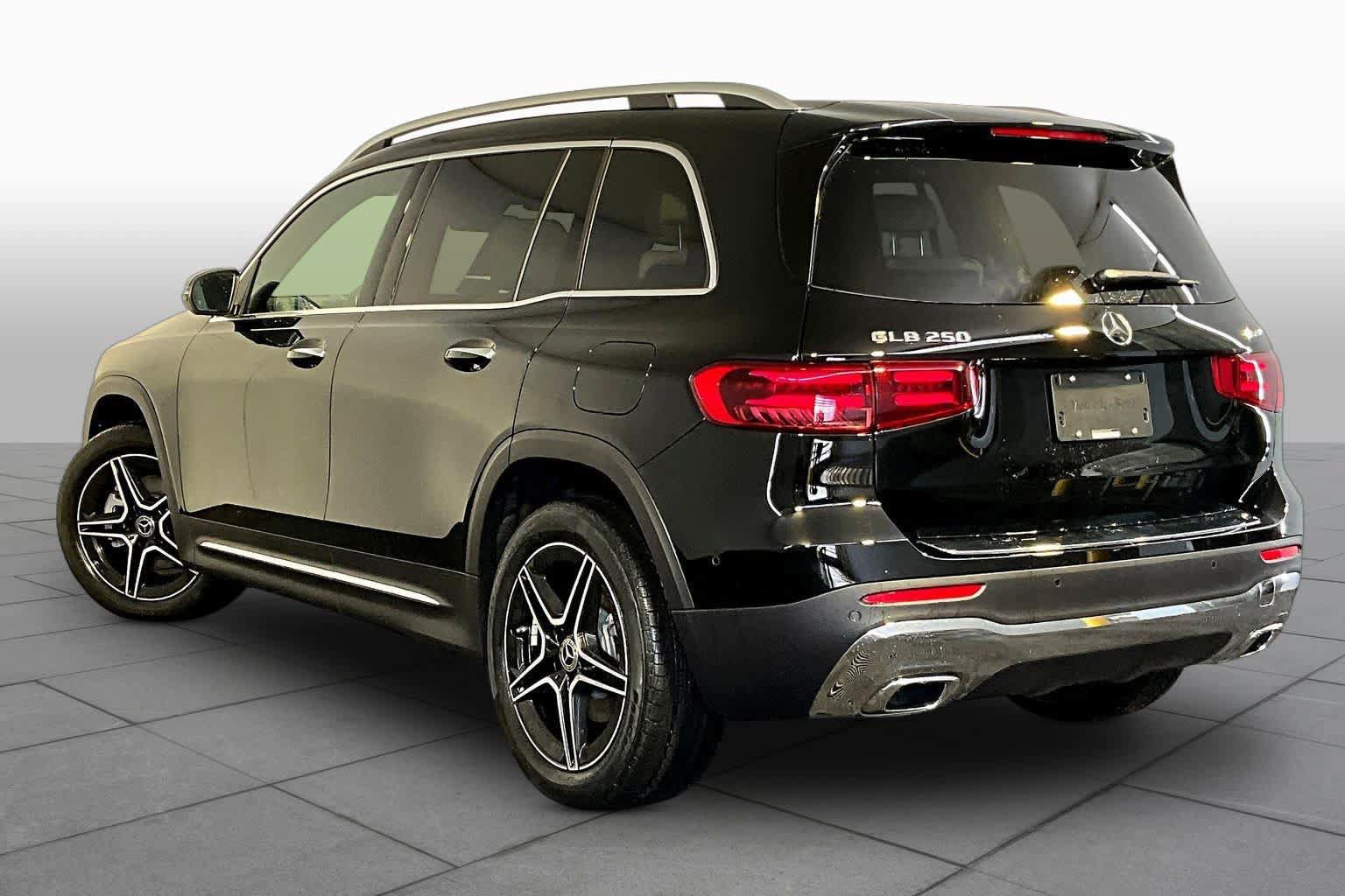 New 2026 Mercedes-Benz GLB 250 4MATIC image 3