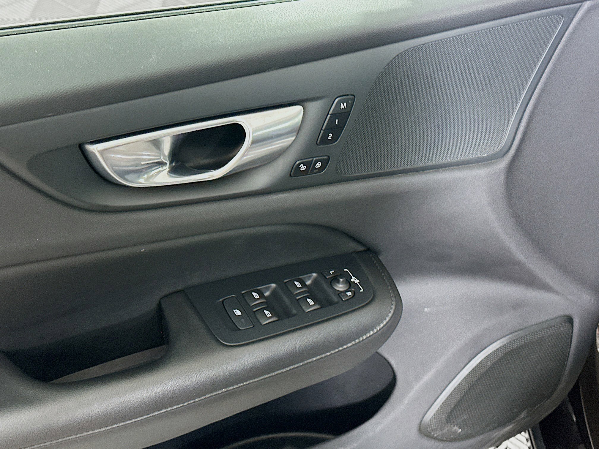 Used 2025 Volvo S60 B5 Core image 15