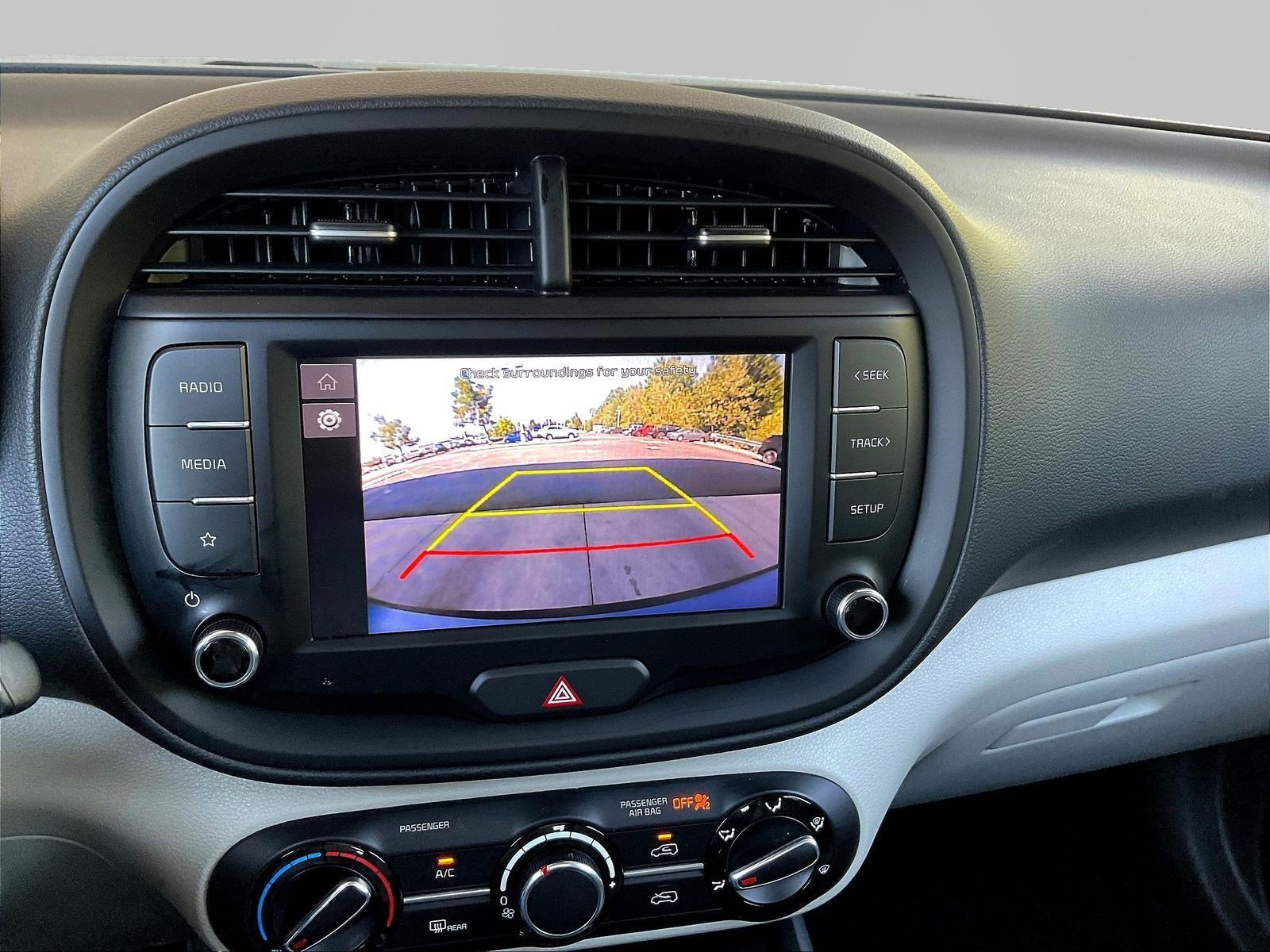 Used 2025 Kia Soul LX w/ LX Technology Package FWD image 13
