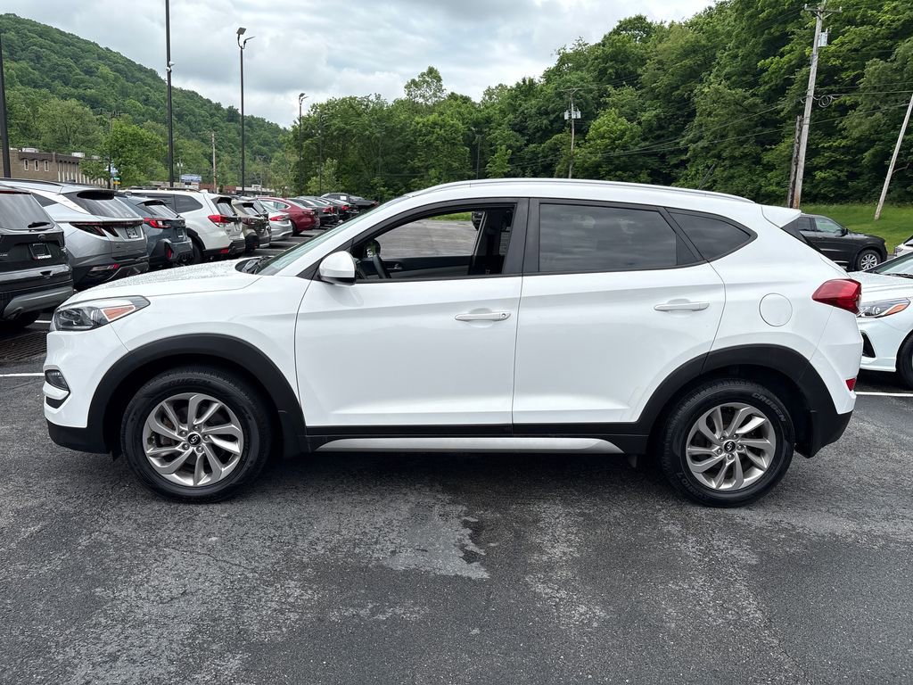 Used 2017 Hyundai Tucson SE AWD/4WD image 2