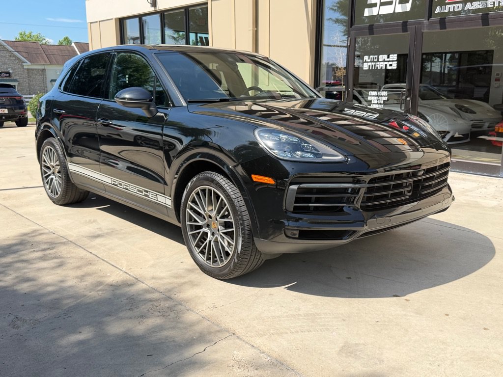 Used 2023 Porsche Cayenne Platinum Edition AWD/4WD image 2