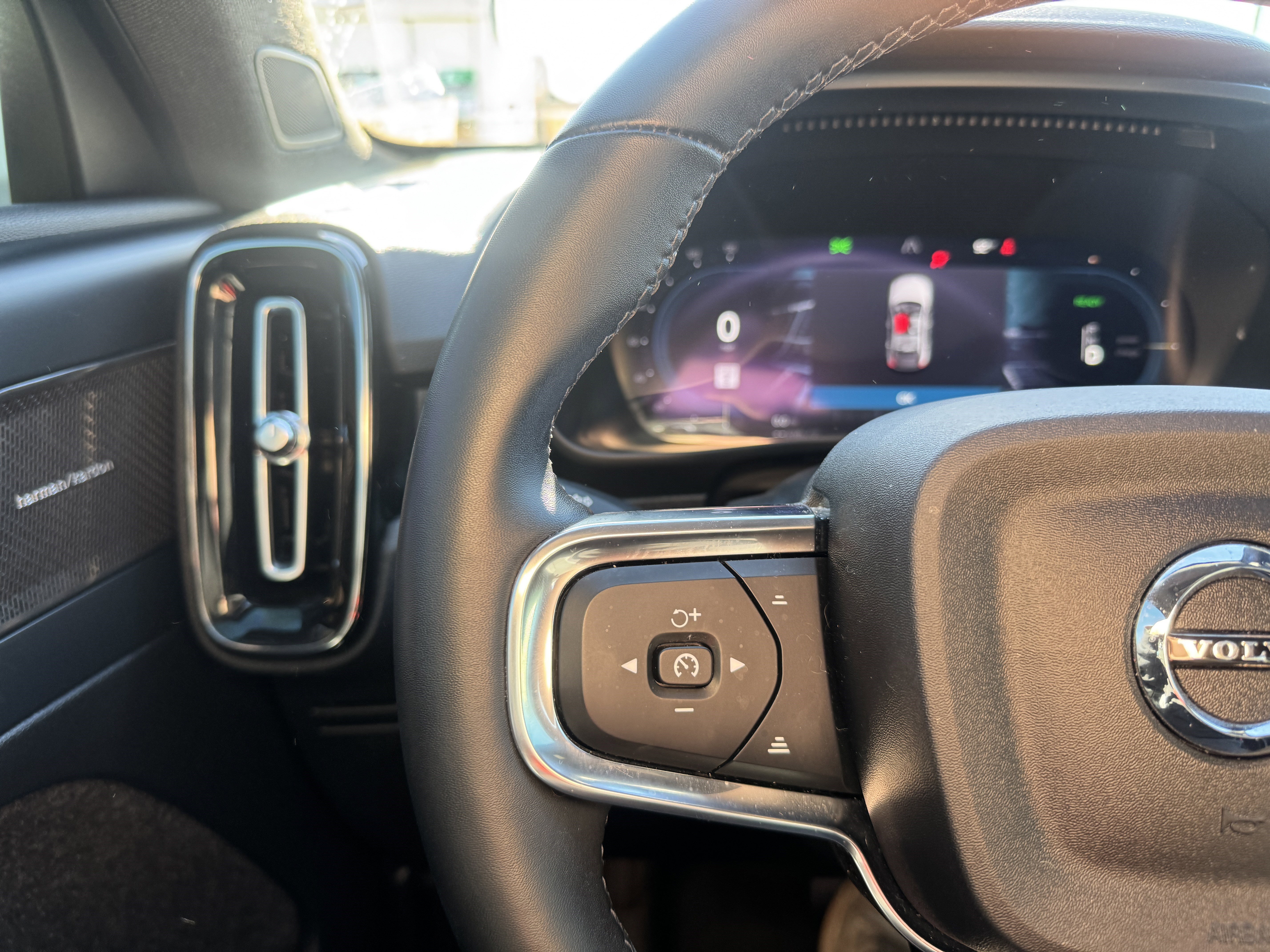 Used 2023 Volvo C40 P8 Recharge Ultimate image 23