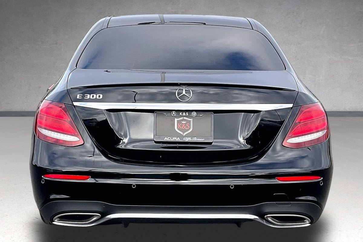 Used 2017 Mercedes-Benz E 300 image 4