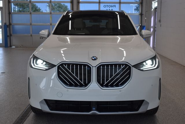 New 2026 BMW X3 xDrive30i w/ Premium Package AWD/4WD image 3