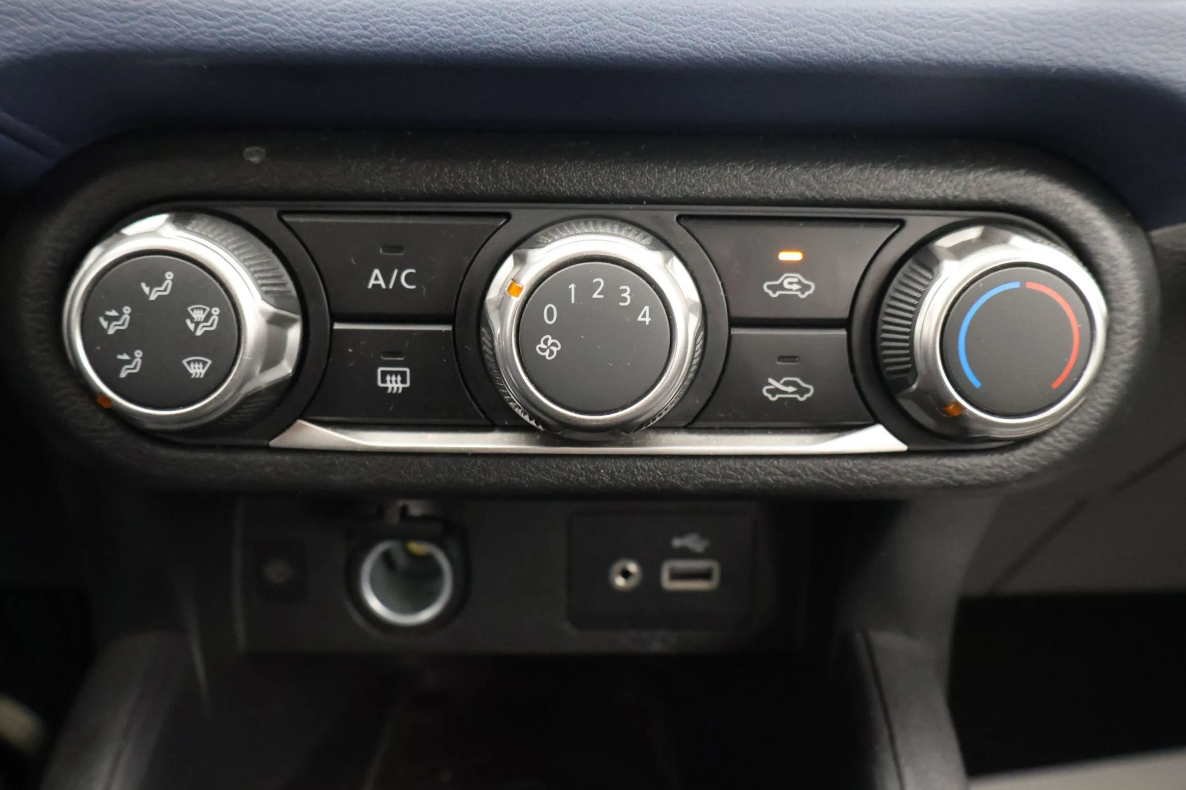 Used 2024 Nissan Versa SV FWD image 28
