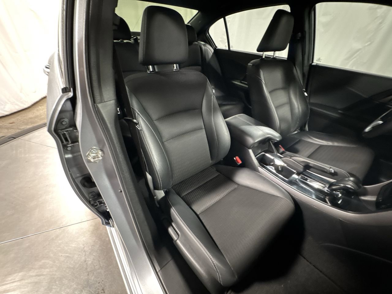 Used 2017 Honda Accord Sport image 30