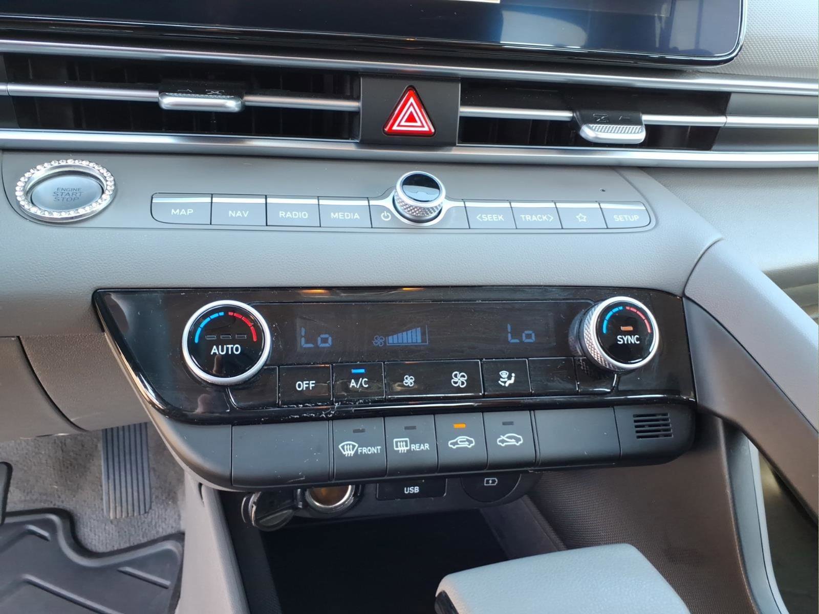 Used 2024 Hyundai Elantra SEL image 23