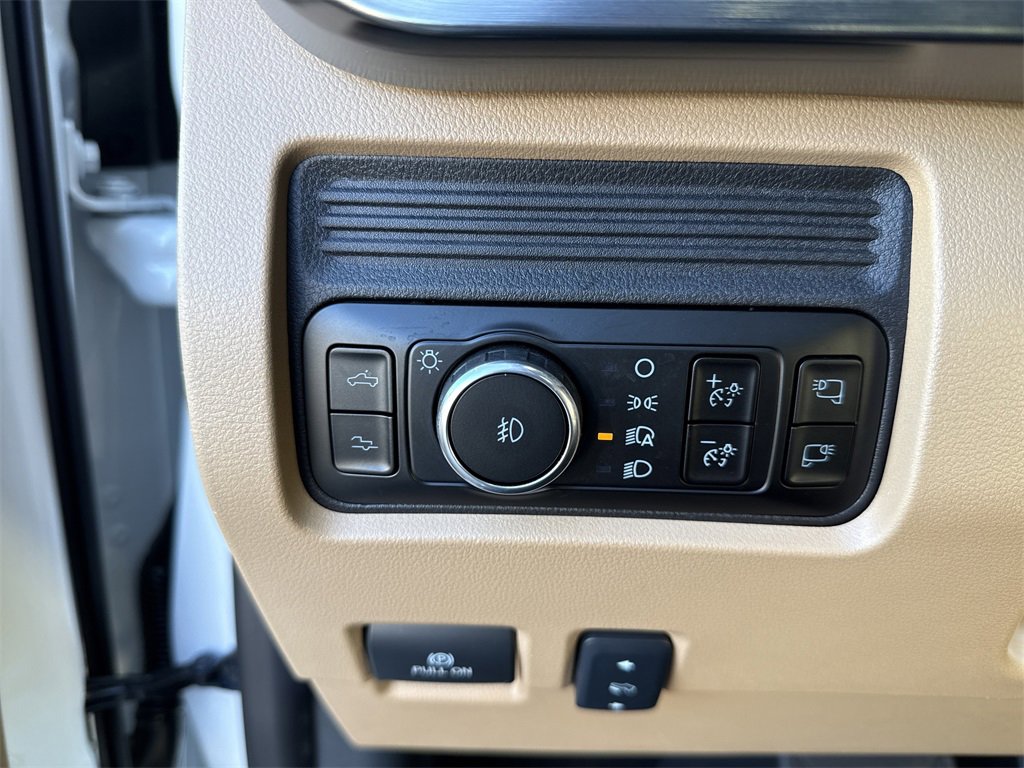 Used 2025 Ford F250 Lariat w/ Black Appearance Package image 27
