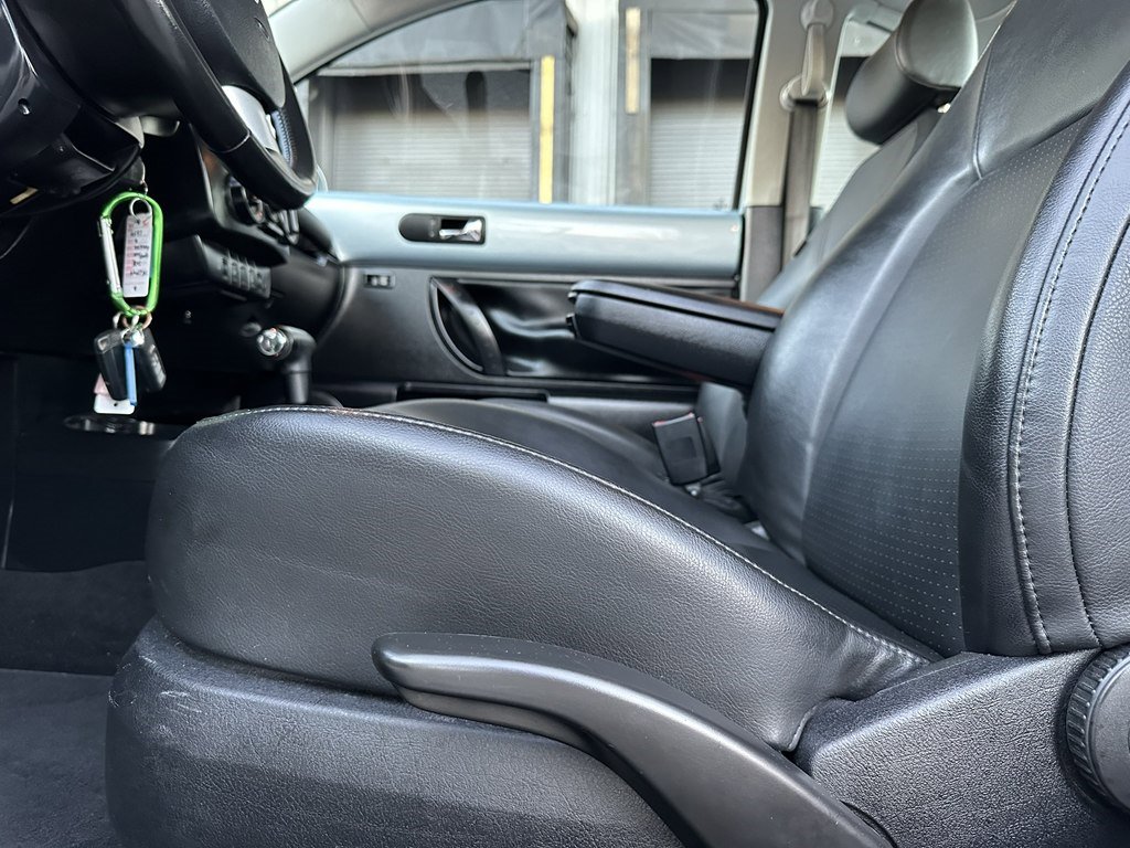 Used 2010 Volkswagen Beetle Coupe image 16