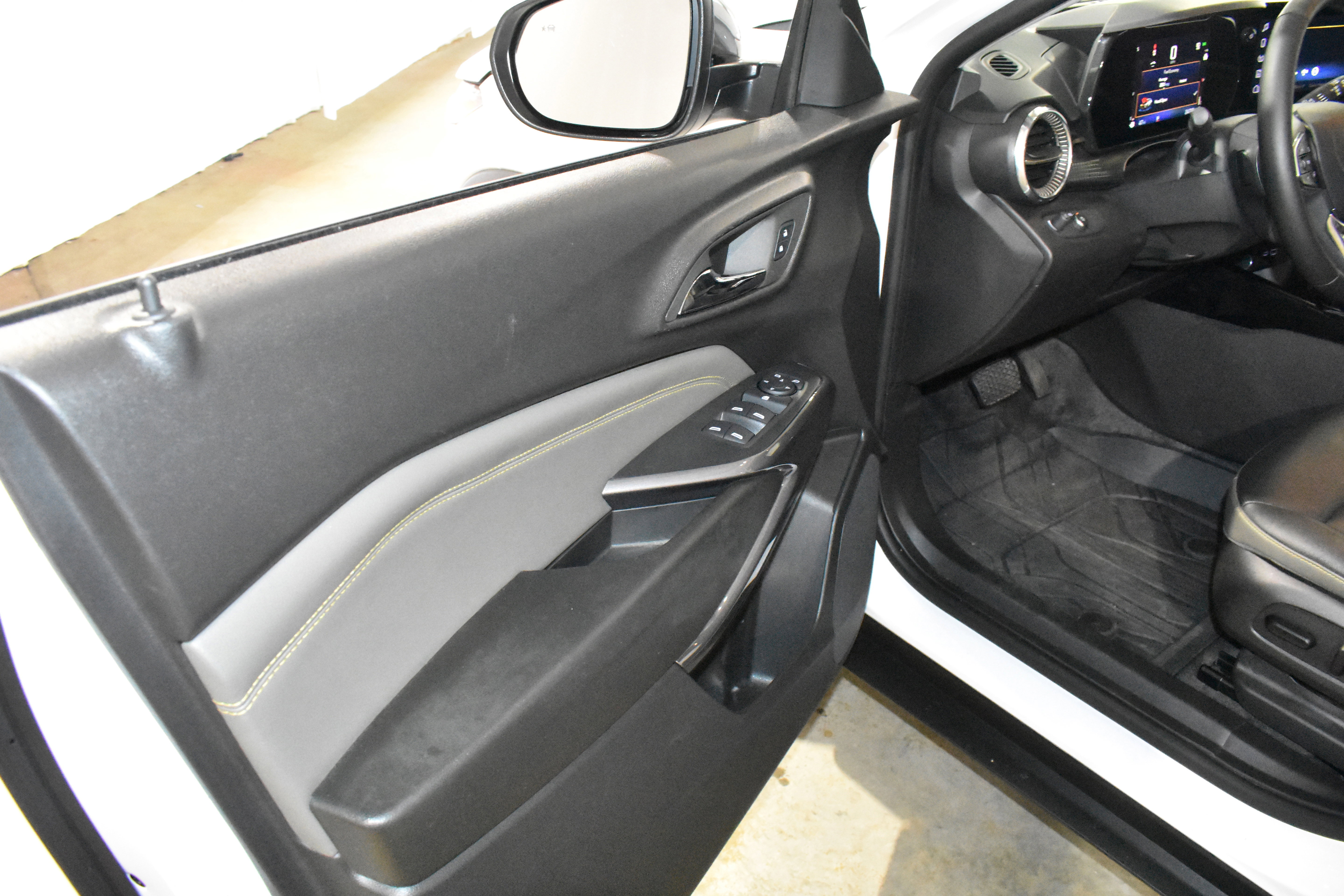 Used 2025 Chevrolet Trax ACTIV w/ Driver Confidence Package FWD image 24