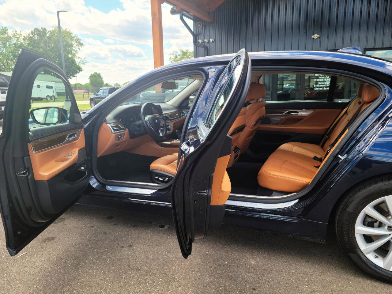 Used 2019 BMW 750i xDrive w/ Executive Package AWD/4WD image 7