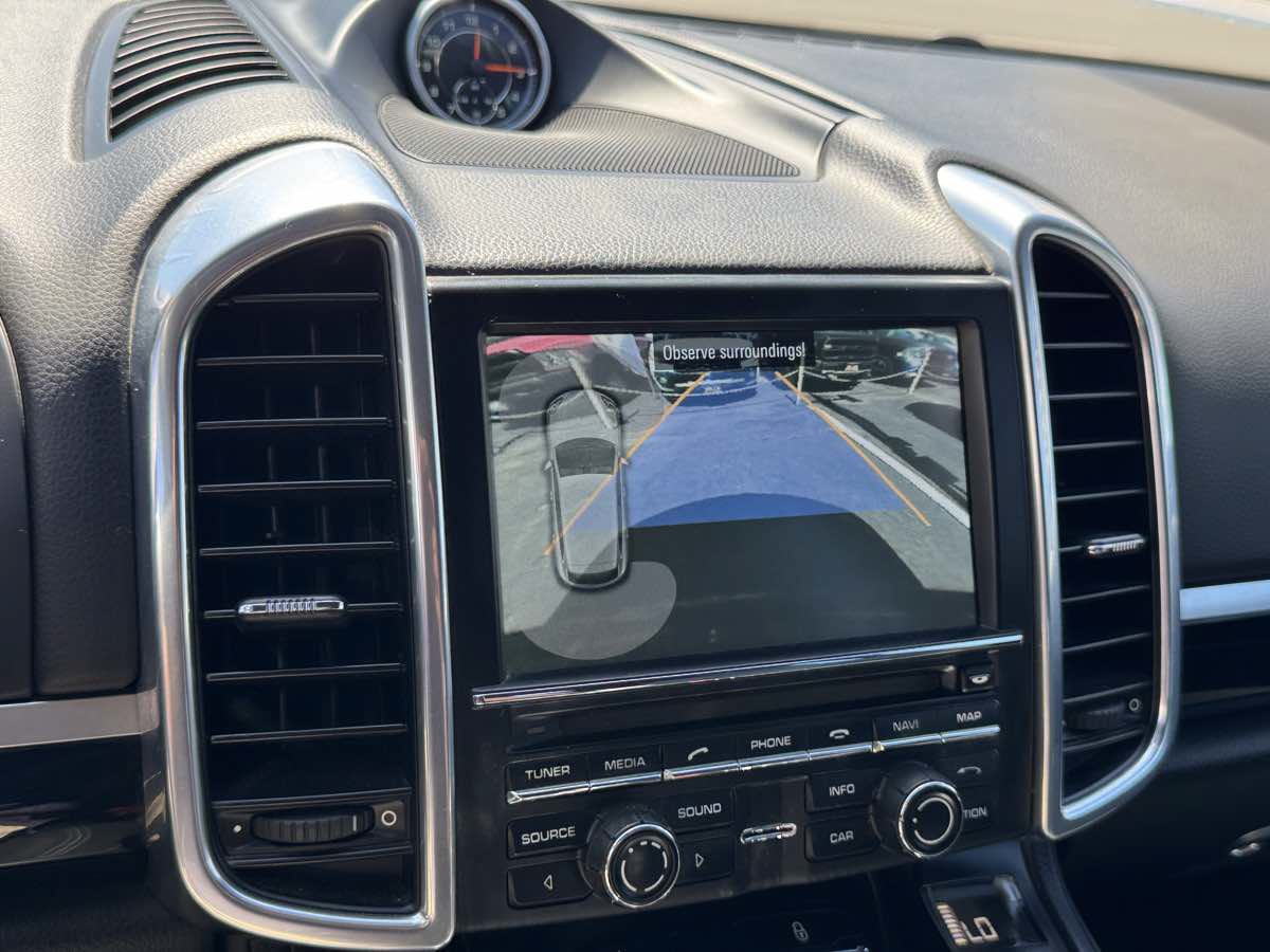 Used 2013 Porsche Cayenne Diesel AWD/4WD image 32