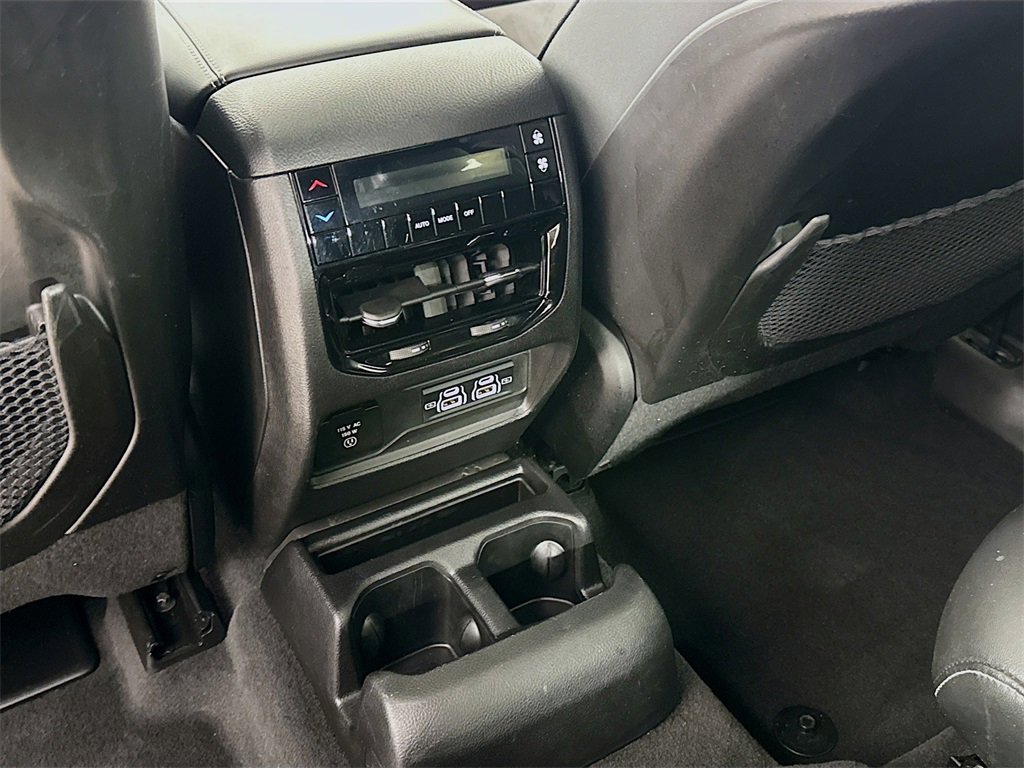 Used 2023 Jeep Grand Cherokee L Laredo image 25