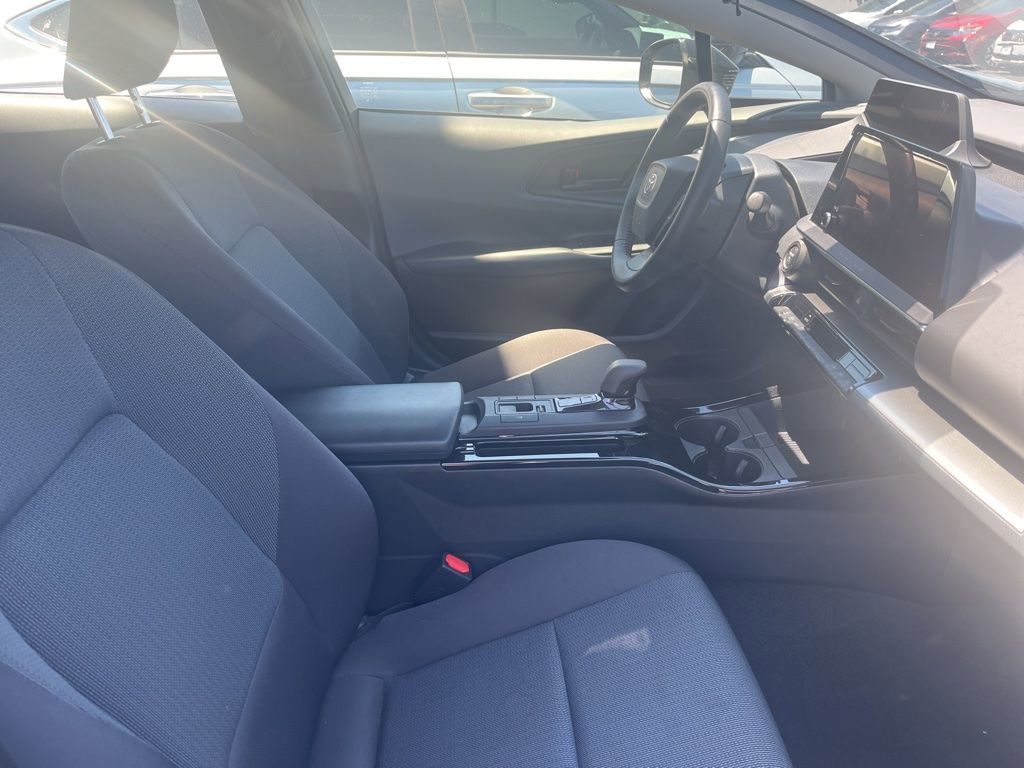 Used 2023 Toyota Prius LE FWD image 4