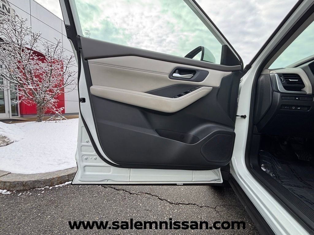 Certified 2023 Nissan Rogue SV w/ SV Premium B Package image 12