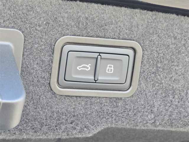 New 2025 Audi A8 L 3.0T image 18