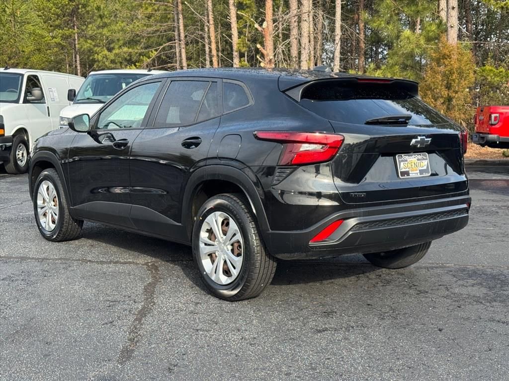 Used 2024 Chevrolet Trax LS FWD image 5