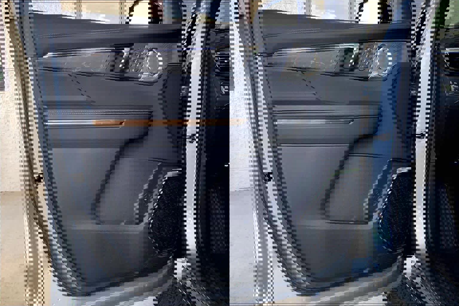 Used 2025 Buick Enclave Avenir w/ Super Cruise Package image 22