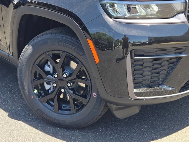 New 2026 Jeep Grand Cherokee Altitude AWD/4WD image 4