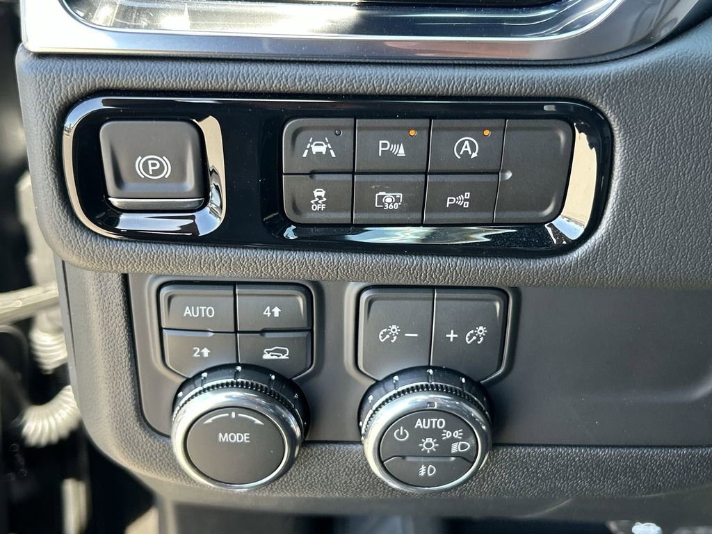 Used 2026 GMC Yukon XL Denali w/ Sun & Power Step Package image 18