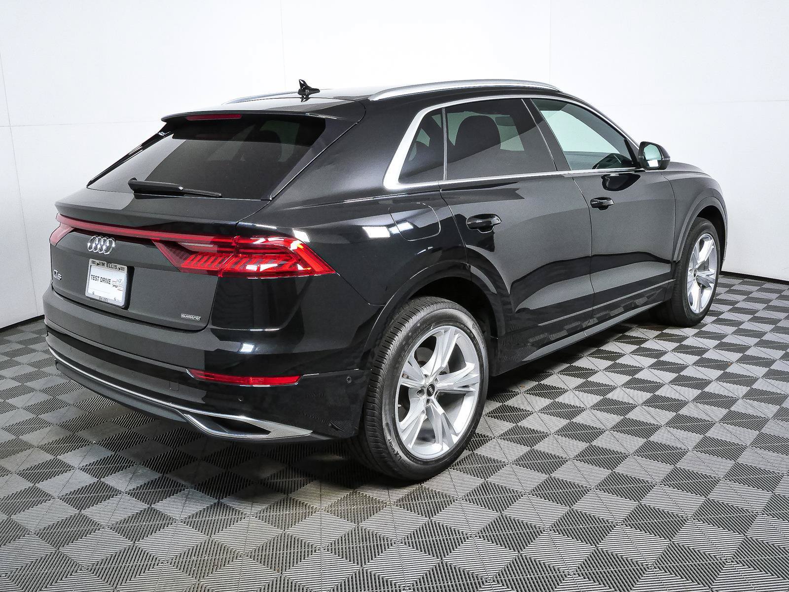 Used 2023 Audi Q8 Premium w/ Convenience Package AWD/4WD image 3