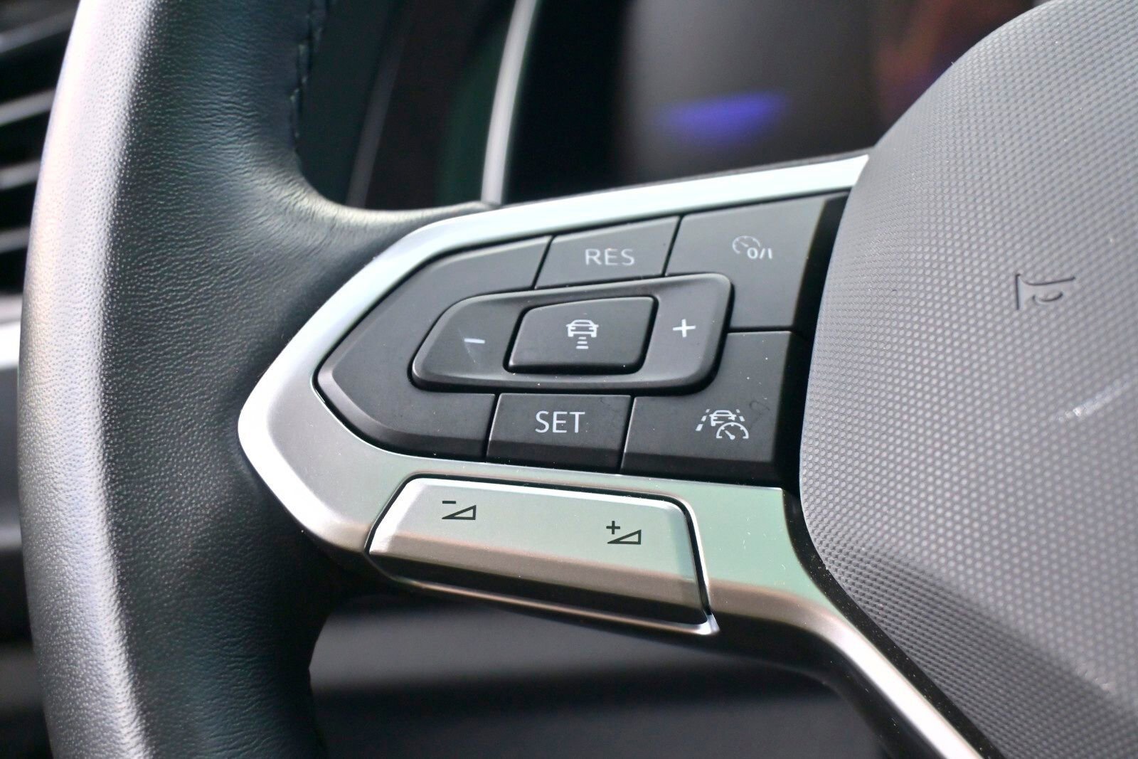 Used 2024 Volkswagen Jetta SE w/ Panoramic Sunroof Package image 26