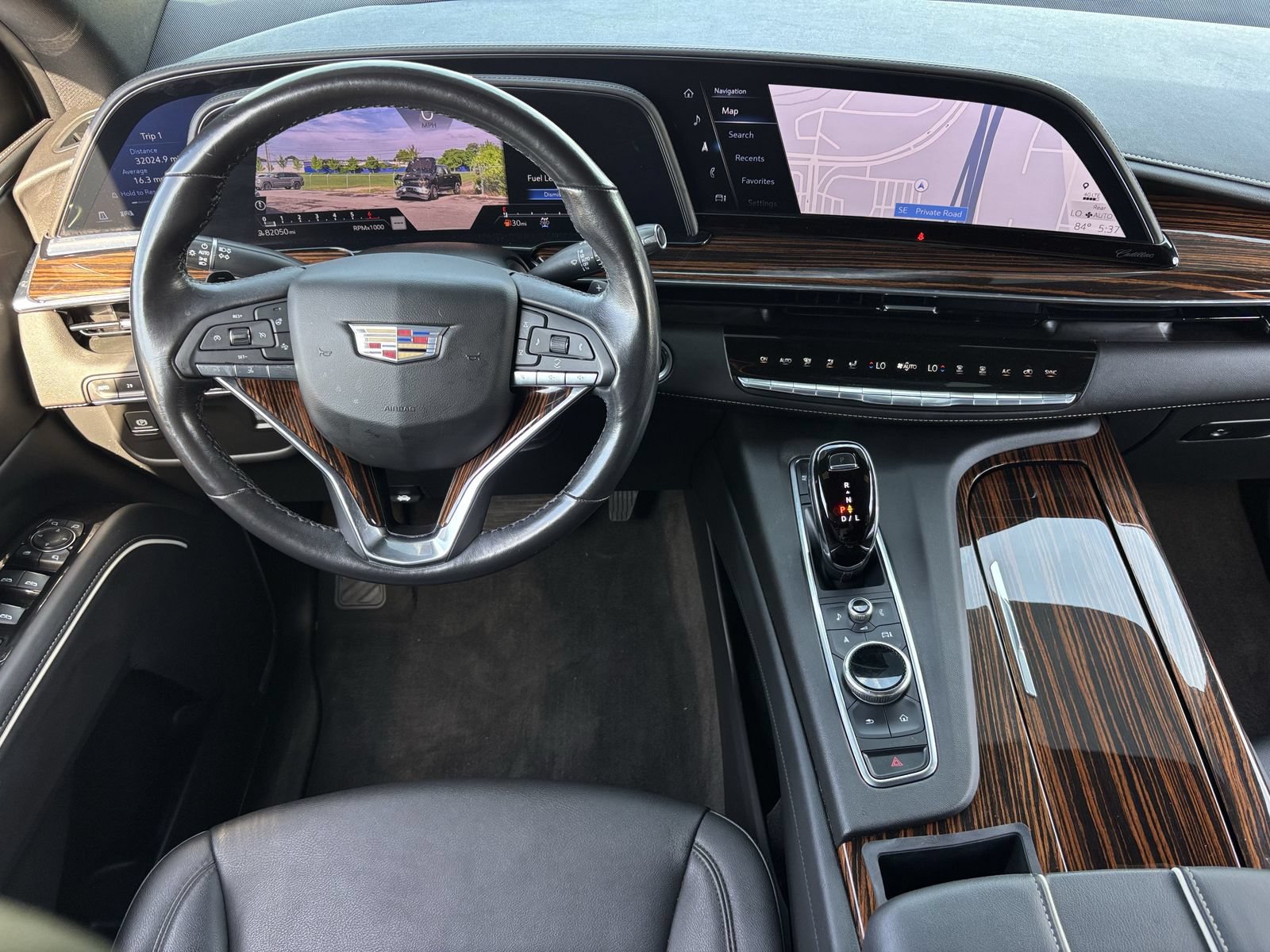 Used 2022 Cadillac Escalade Luxury AWD/4WD image 5