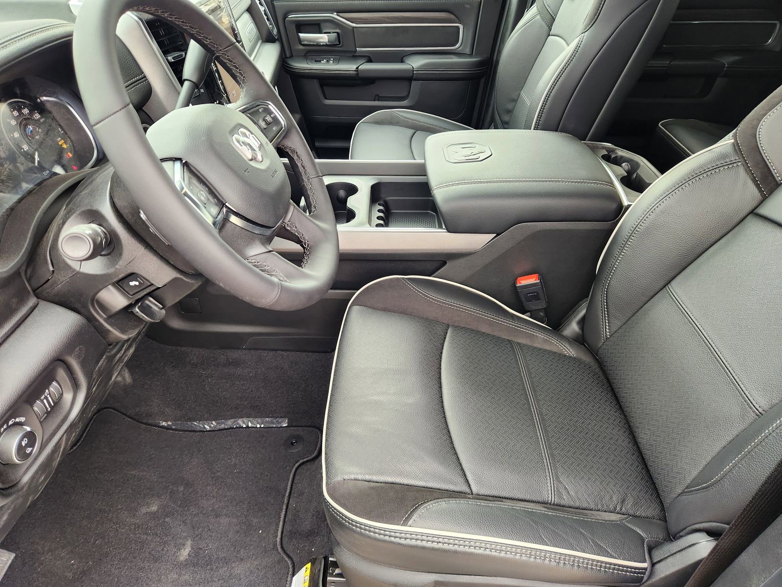 New 2026 RAM 2500 Laramie AWD/4WD image 12