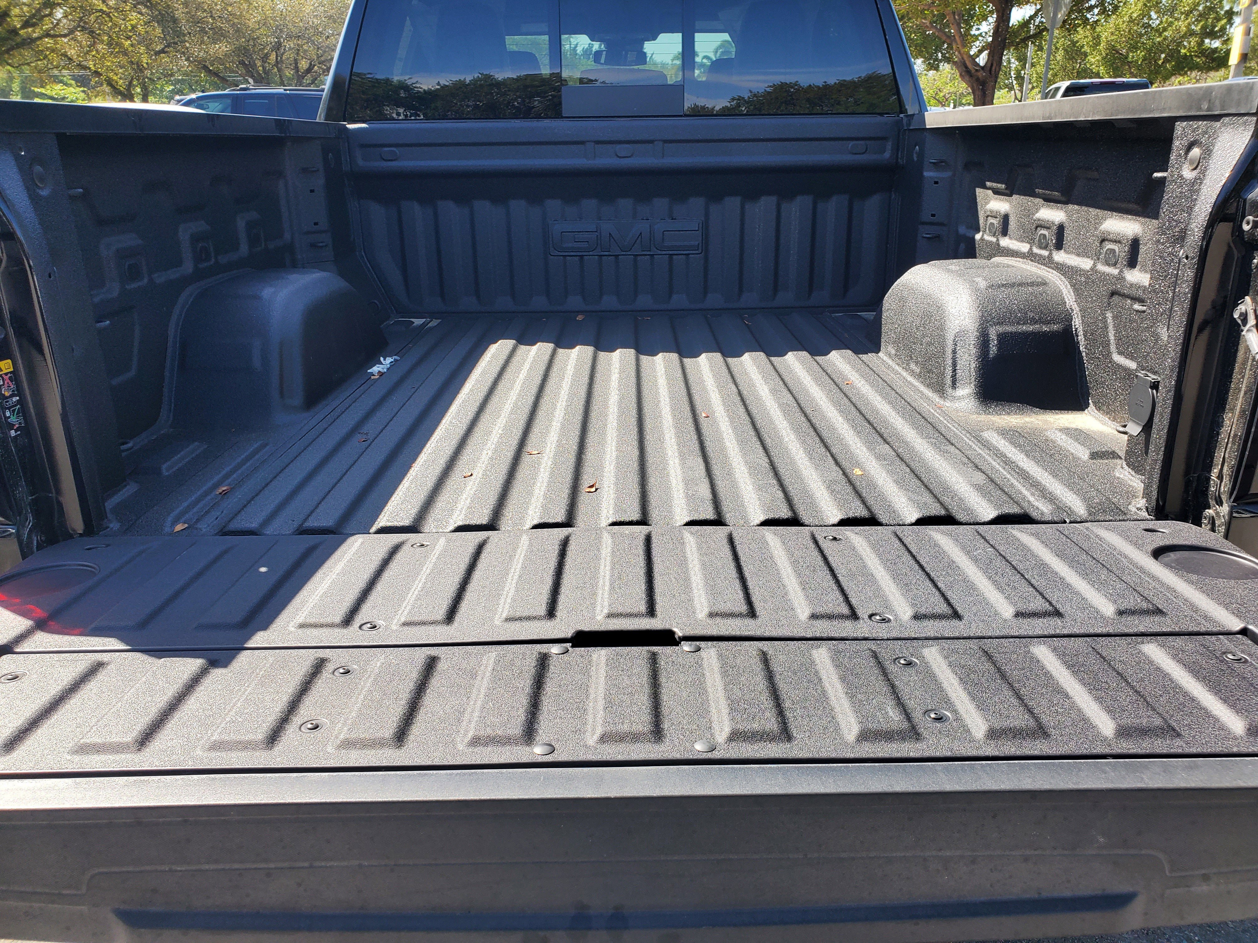 New 2026 GMC Sierra 1500 SLT w/ SLT Premium Package AWD/4WD image 6