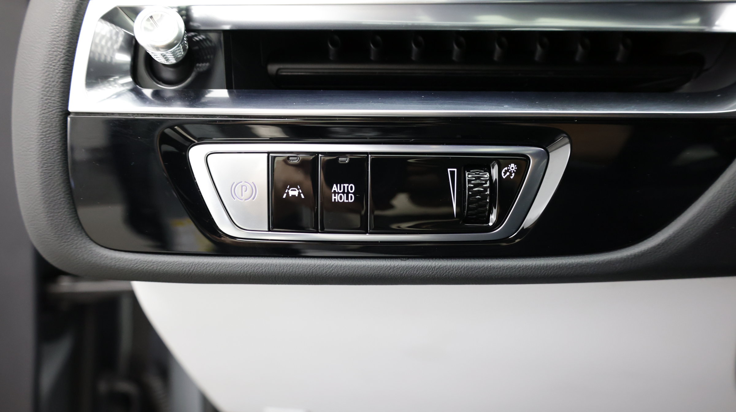 Used 2024 Cadillac Lyriq Luxury RWD image 16