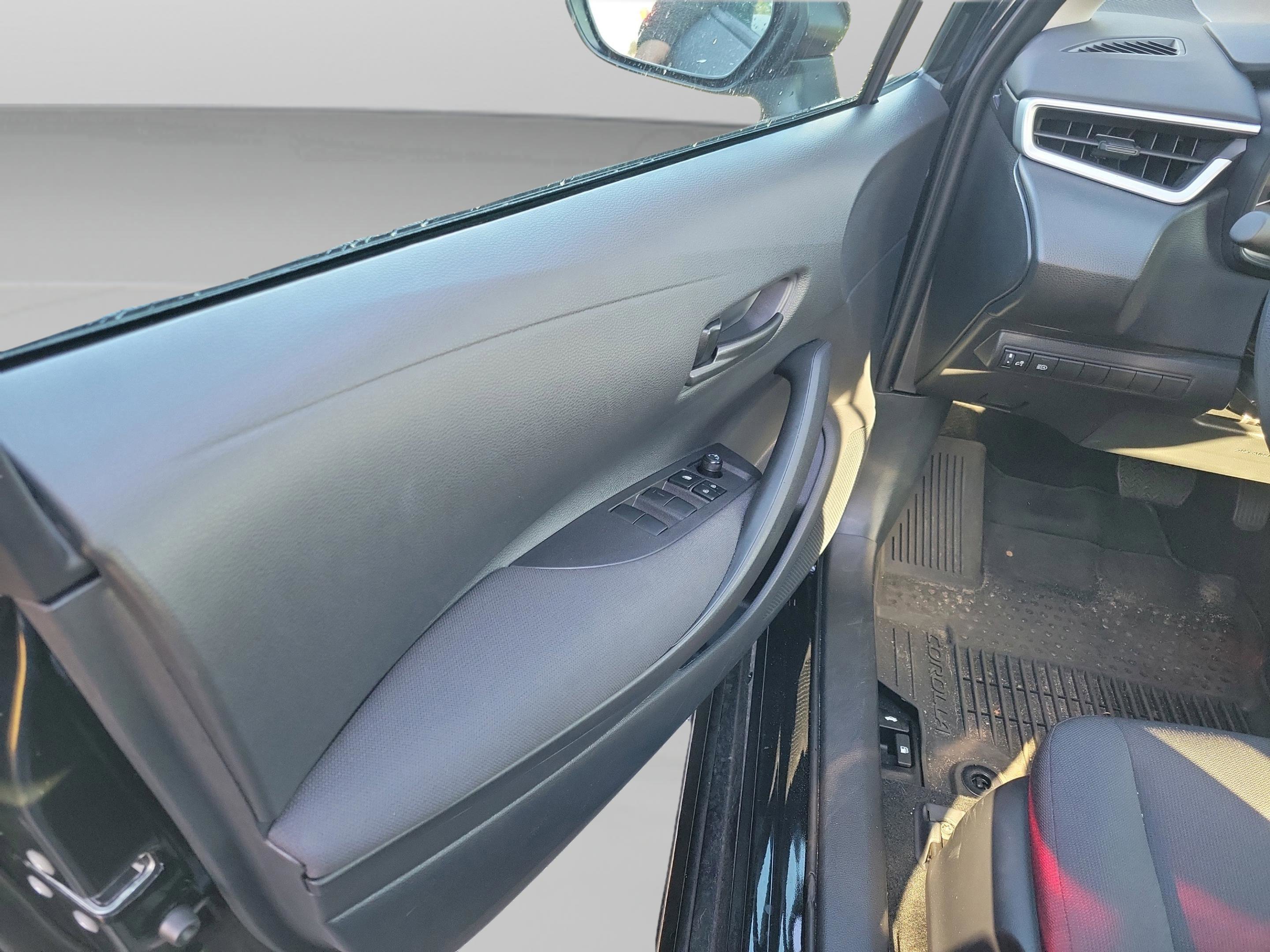 Certified 2025 Toyota Corolla LE image 9