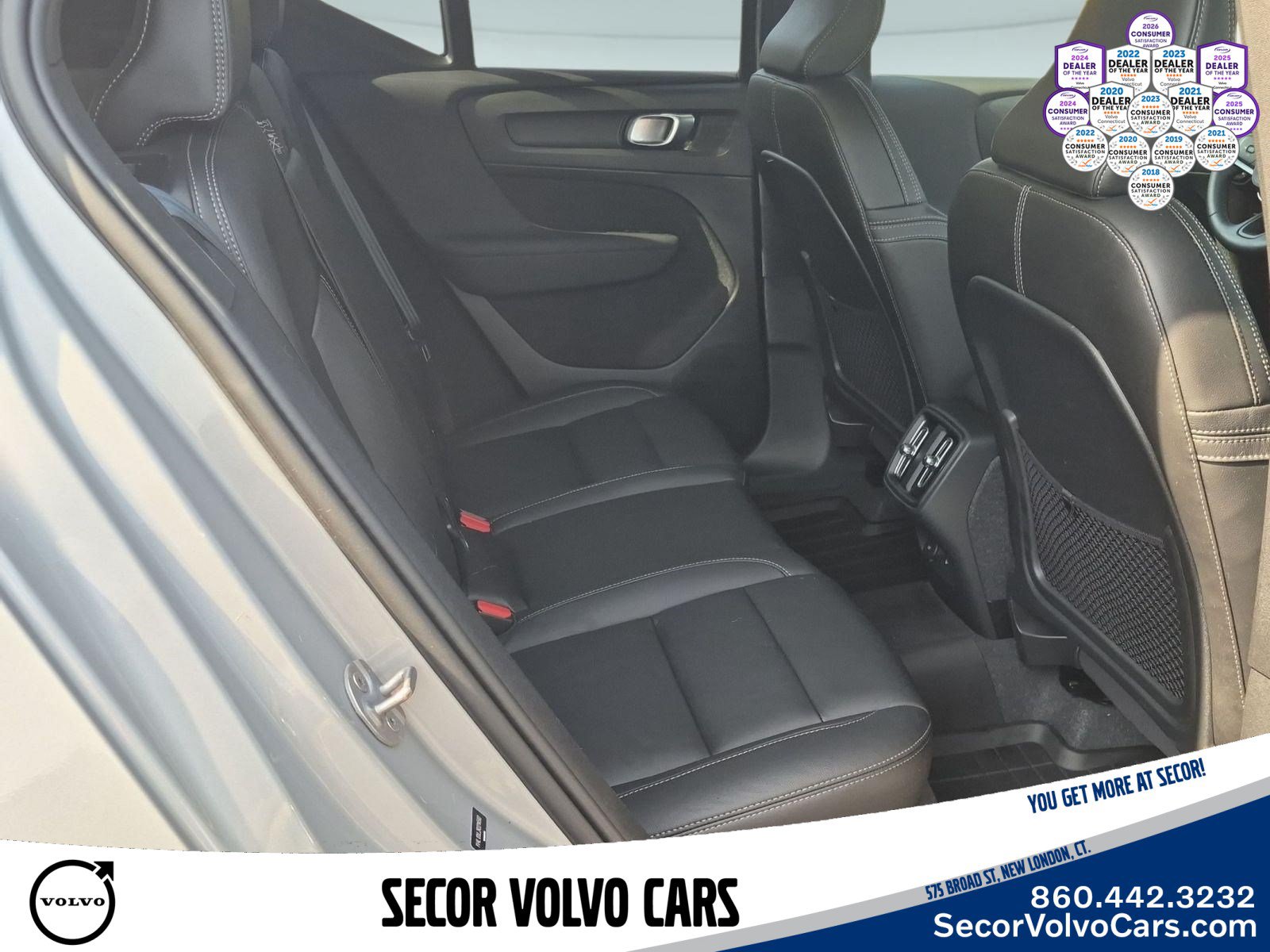 Used 2024 Volvo XC40 B5 Plus w/ Climate Package AWD/4WD image 16